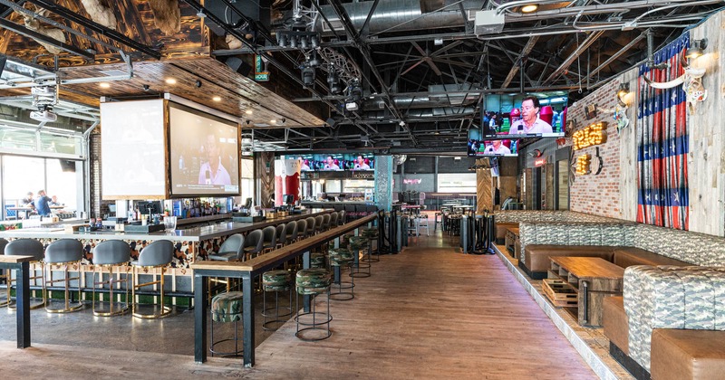 Terrace, bar, seating area