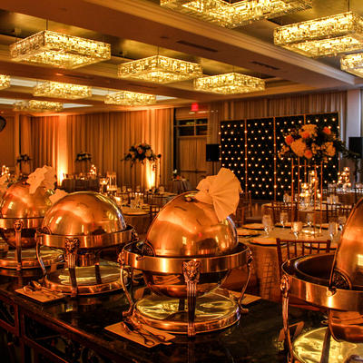 Catering table with food heaters