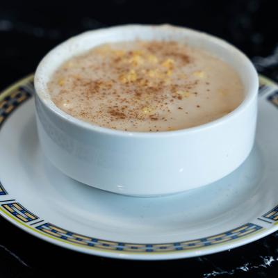 Porridge sprinkled with cinamon.