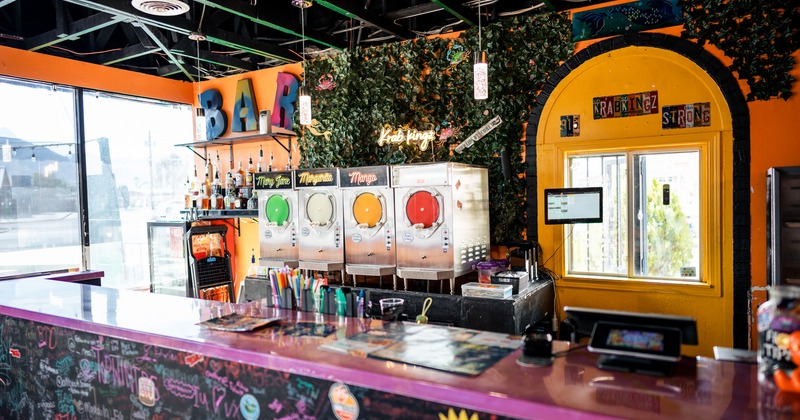 Bar, cocktail machines