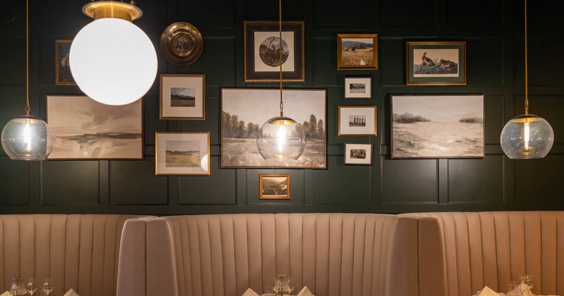 Seating area with 1/2 booths side by side, round table in the middle