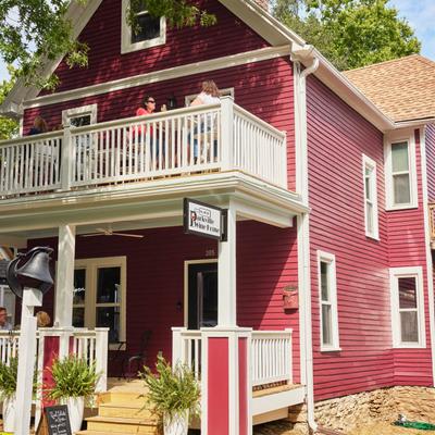 Parkville Wine House outside.