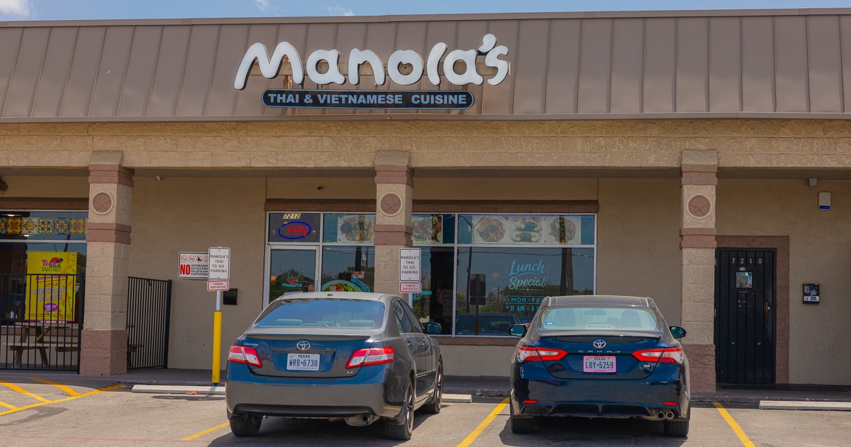 Exterior, front view to restaurant and parking lot