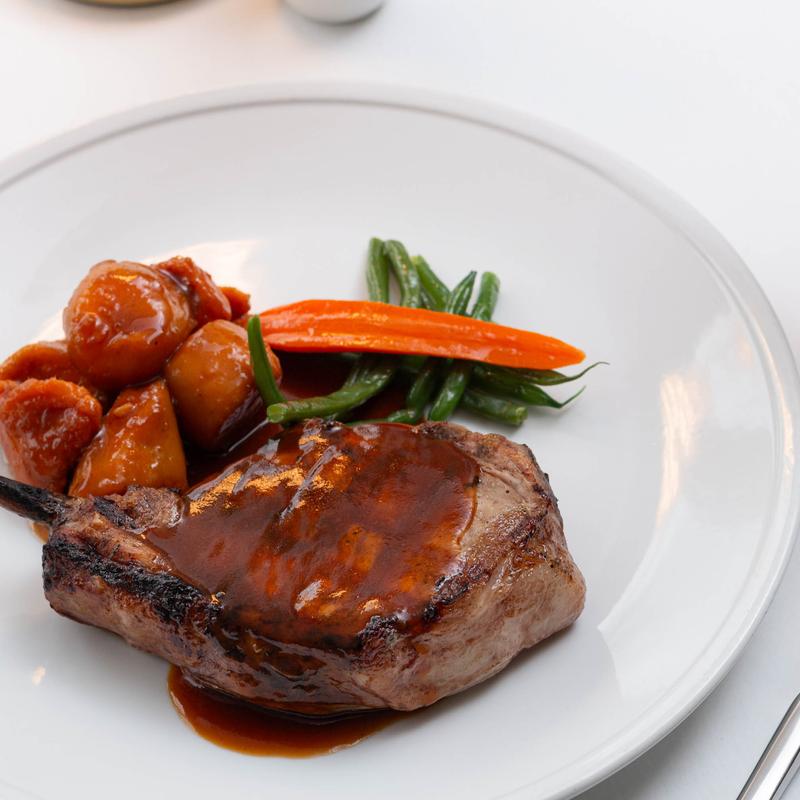 Grilled Pork Chop Buccan Côte de porc grillée Buccan photo