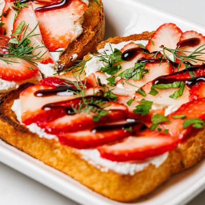 Ricotta toast with strawberries.