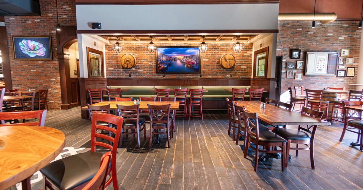 The Kings Head event room main dining space