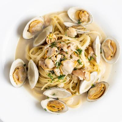 Linguine with New Zealand baby clams in white sauce.