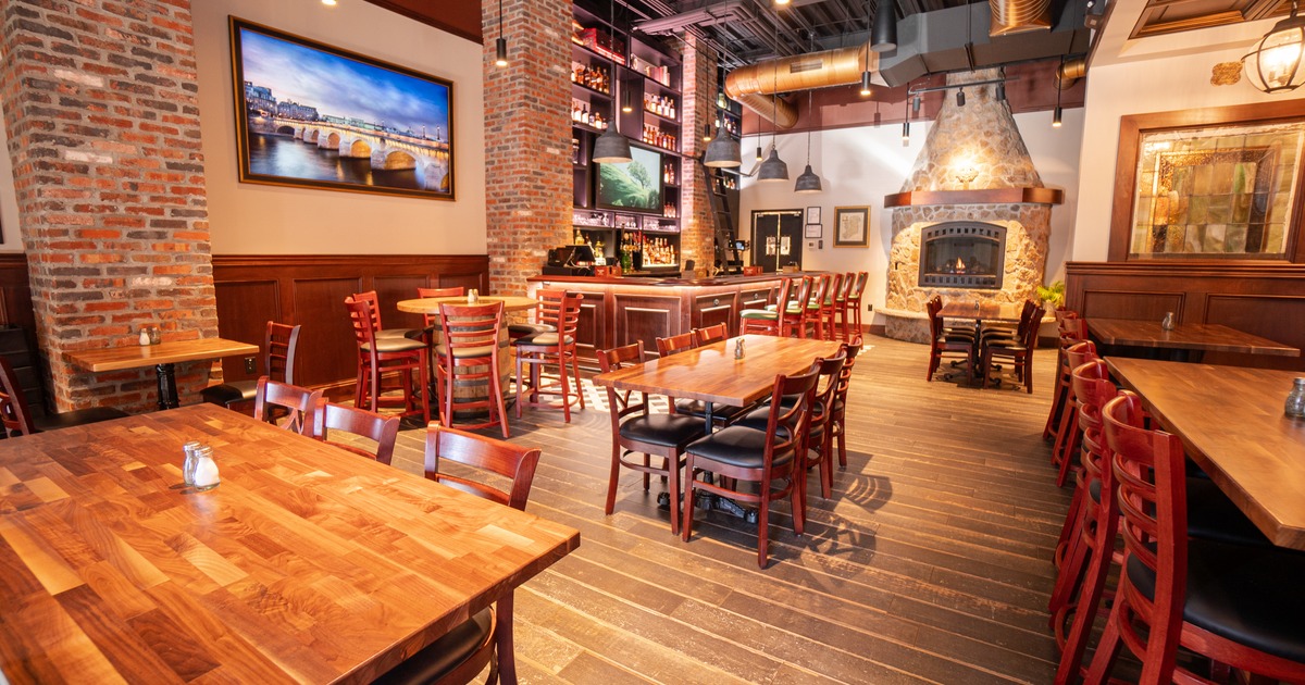 The Kings Head event room main dining space