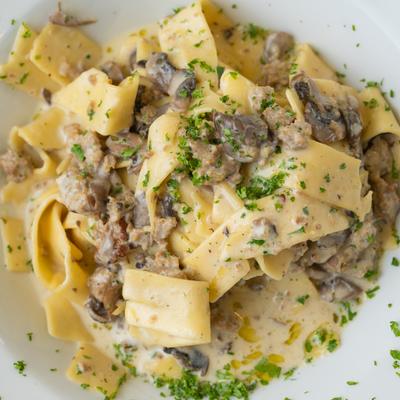 Pappardelle funghi e salsiccia photo