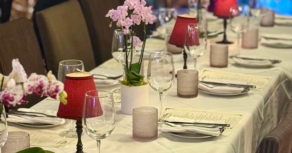 Elegant table setting with flowers and candlelight for a celebration dinner at Il Sogno Italiano.