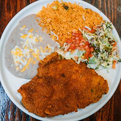 Milanesa de res, top view