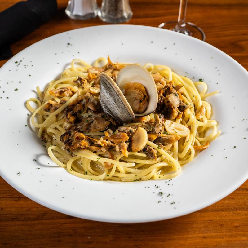 Linguini with White Clam Sauce photo