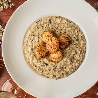 Risotto with scallops sauteed with black tartuffe.