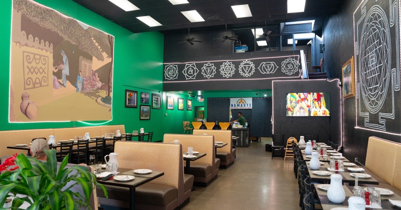 Diner room, booths, tables, green wall