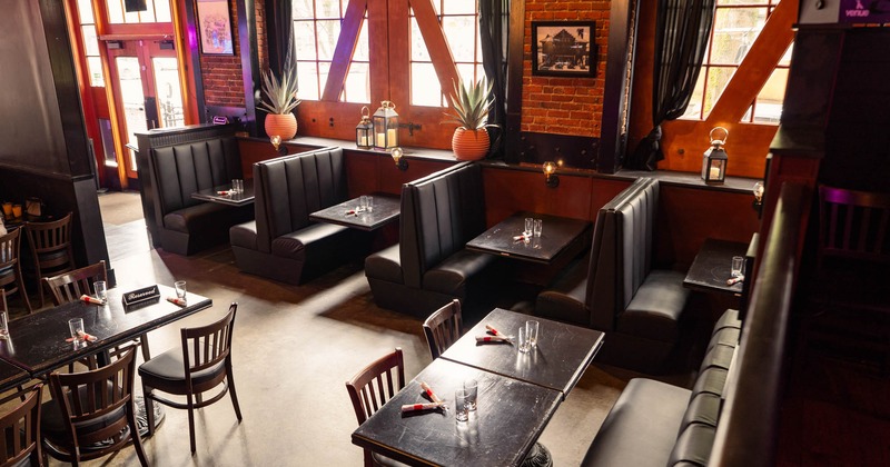 Seating tables and restaurant booths