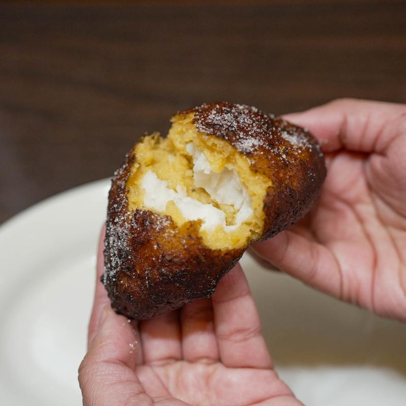 menu item 26 of 26, Empanadas de Plátano con Manjar Blanco