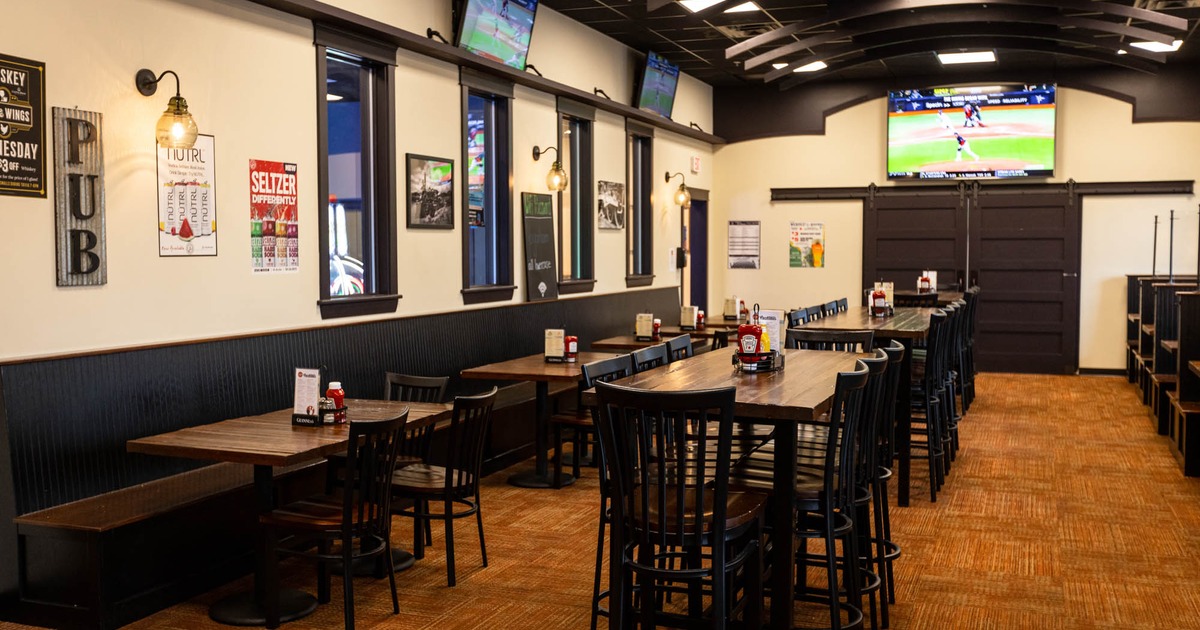 Dining area, tables, banquette seating, chairs