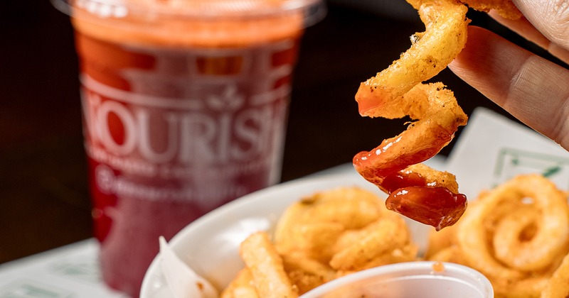 Curly fries with dip