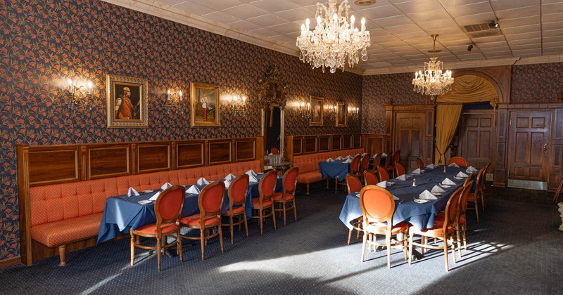 Interior, Banquete  seating