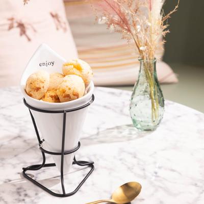 Ggluten-free, bite-sized bread made from tapioca flour and our blend of cheese. Crispy on the outside and chewy on the inside.