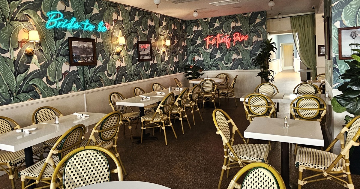 restaurant The Thirsty Palms inside