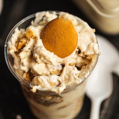 A serving of banana pudding.