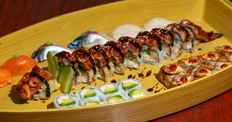 Five rolls served in a boat