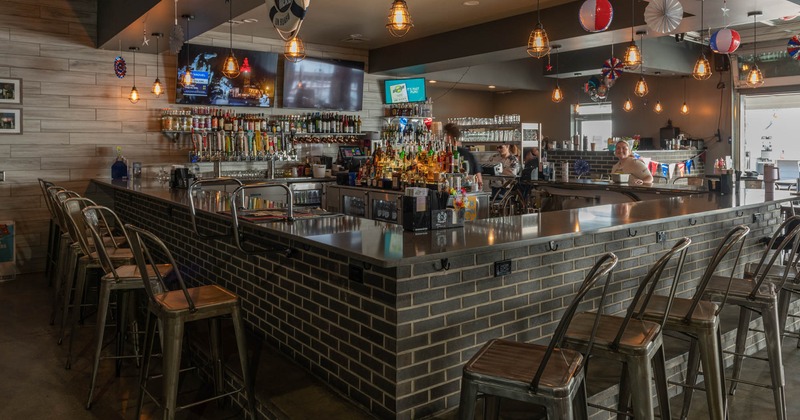 Seating bar and bar stools