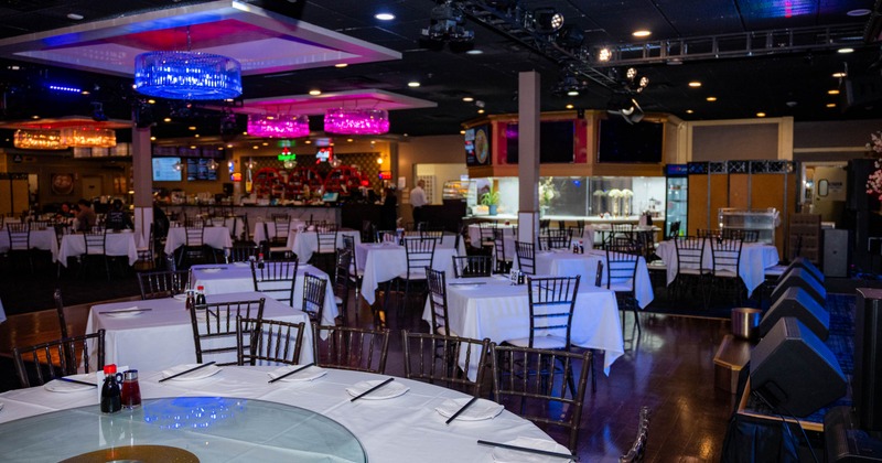 Dining room with round tables and white linens