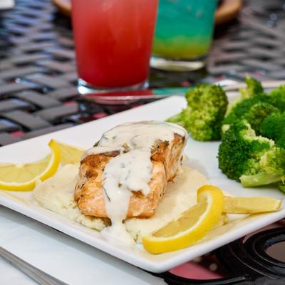 Limon salmon with broccoli and lemon wedges.