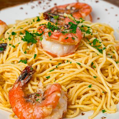Garlic shrimp noodles with parsley.