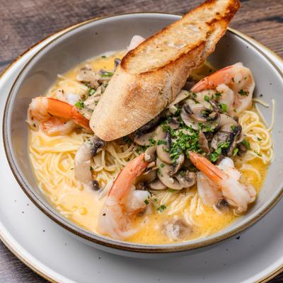 Shrimp pasta with mushrooms and toasted bread.