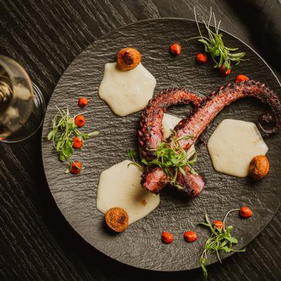 Pulpo seared octopus.