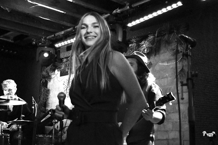 Live Music with Emmy Jones event photo