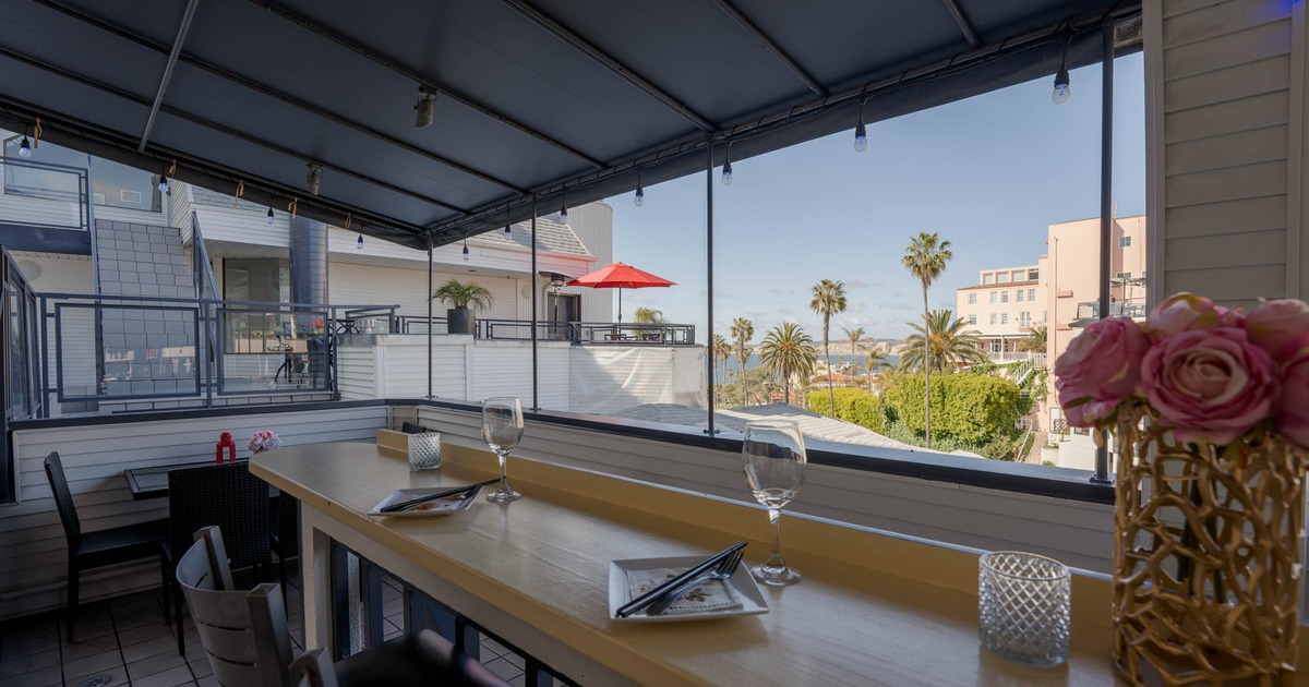 Long bar table with a sea in the back
