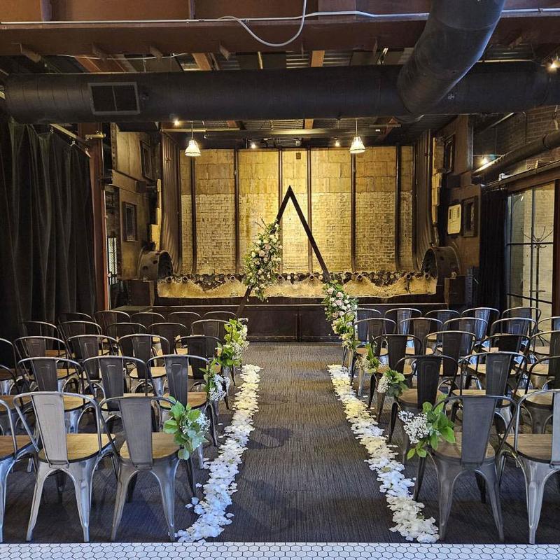 Stacks room gallery photo number 7