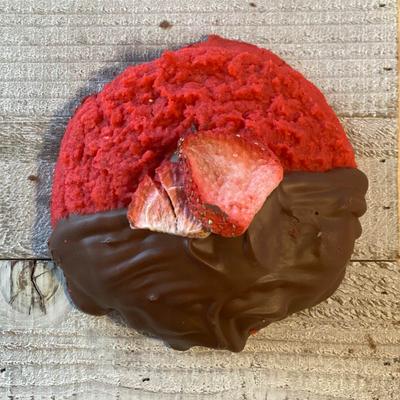 Strawberry and chocolate cookie.