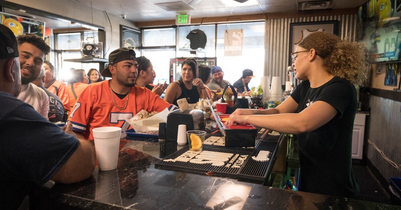 Bar, barmen, guests