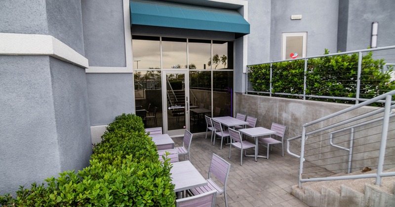 Exterior seating space