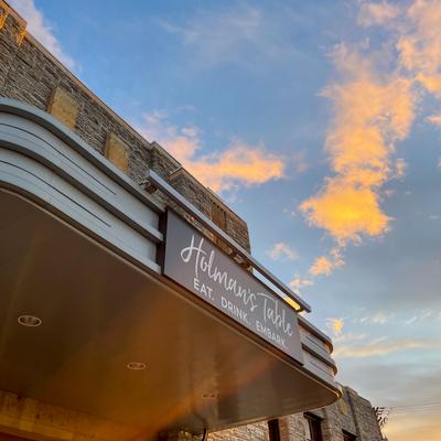 Exterior, restaurant signage