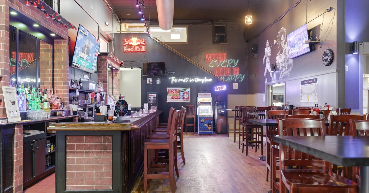 Game room, seating area