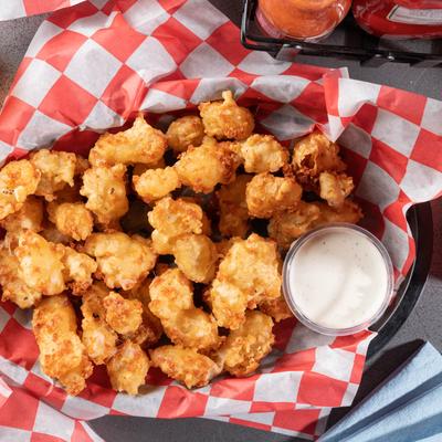 White cheddar curds with ranch sauce for dipping