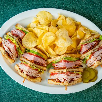 Club with potato chips.