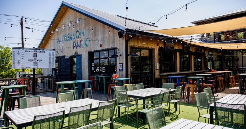 Exterior area, tables for multiple people