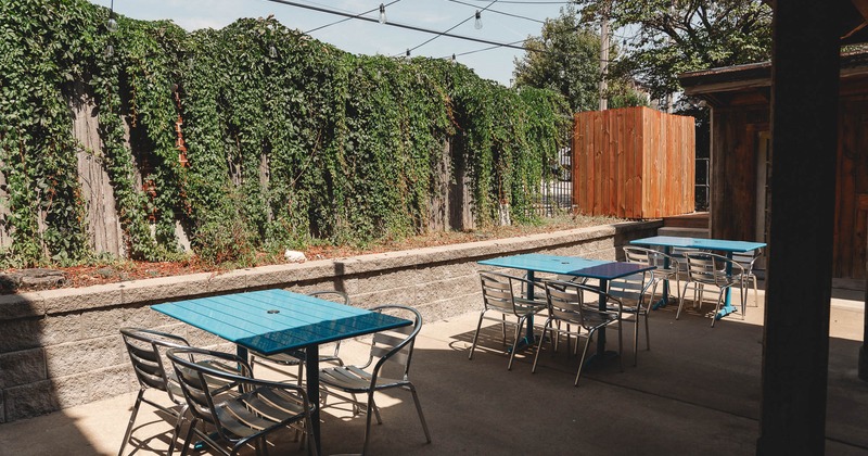 Exterior, seating place on the outside