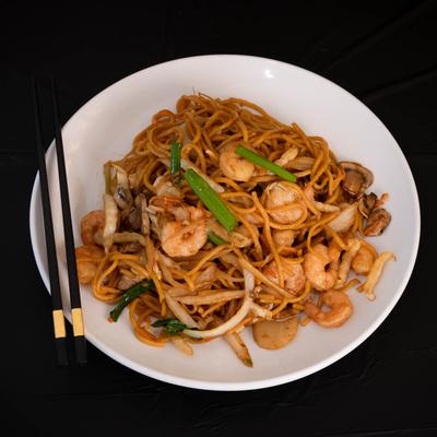 Shrimp noodles with mushrooms and green onions.
