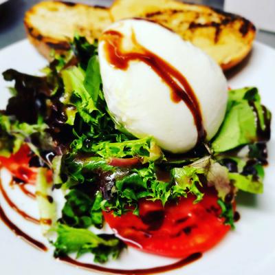 Burrata salad