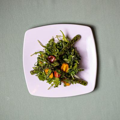 arugula salad with tomatoes and asparagus.