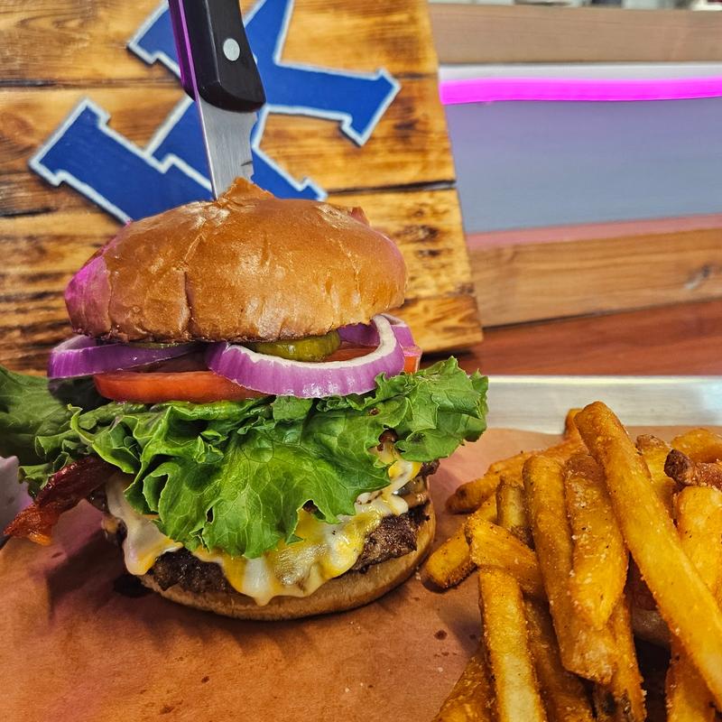 Deluxe Cheeseburger photo