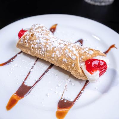 Canoli, served.